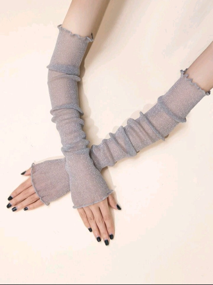 Elegant Gloves and Stylish Sleeves