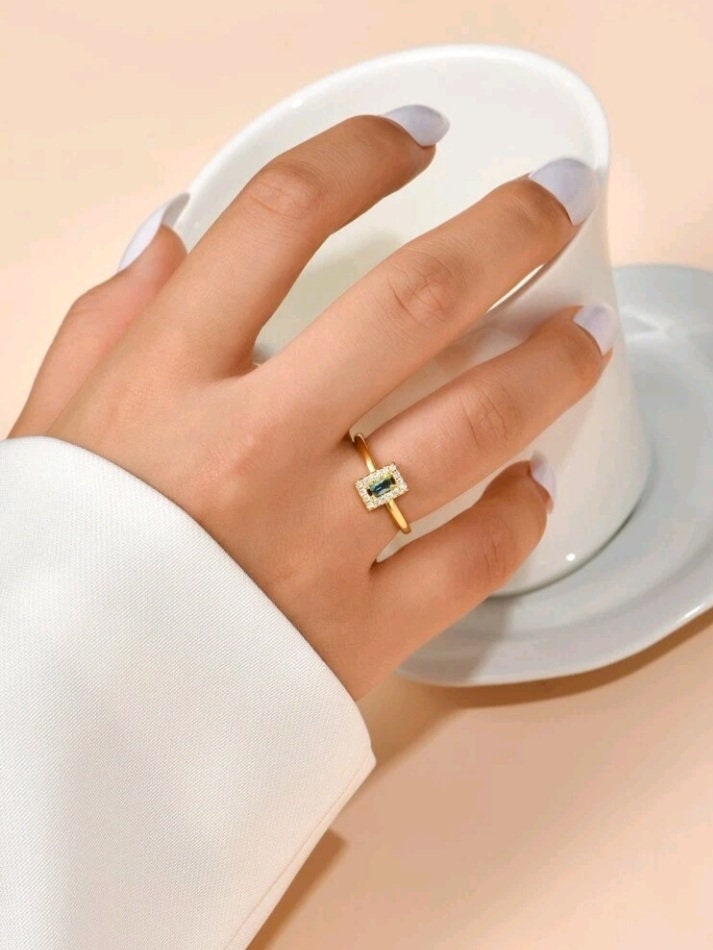 Baguette 18k gold ring