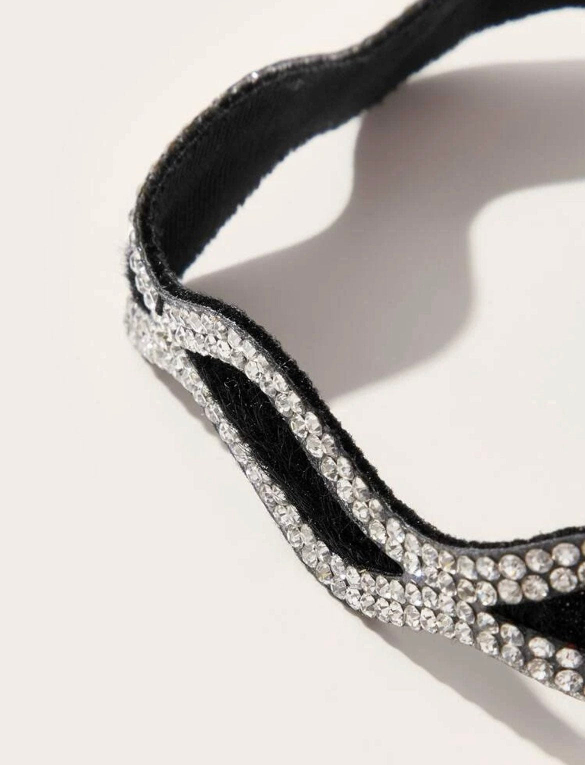 Classy fashion choker for women. Rhinestone embellishments.