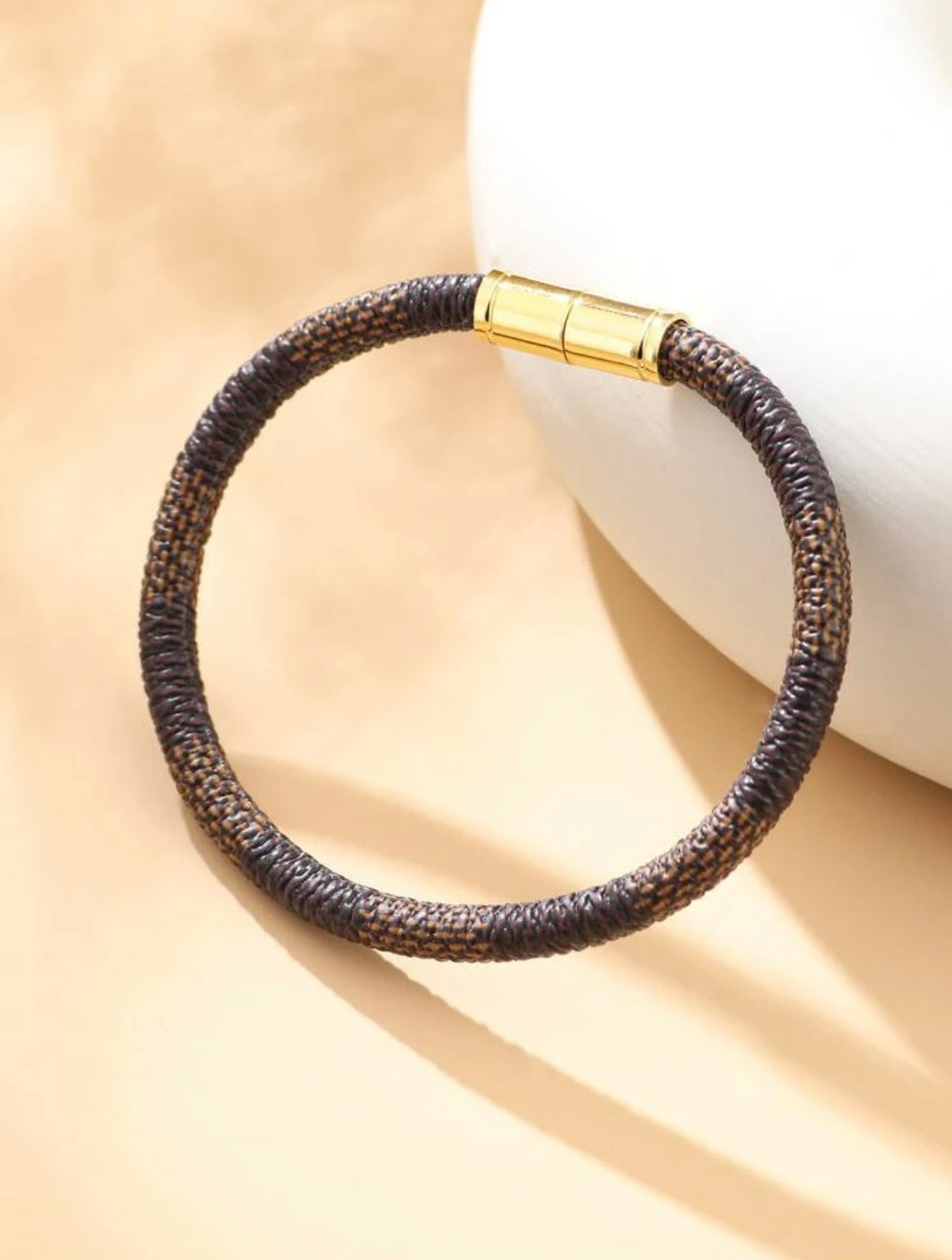 Mens brown leather bracelet with magnetic clasp