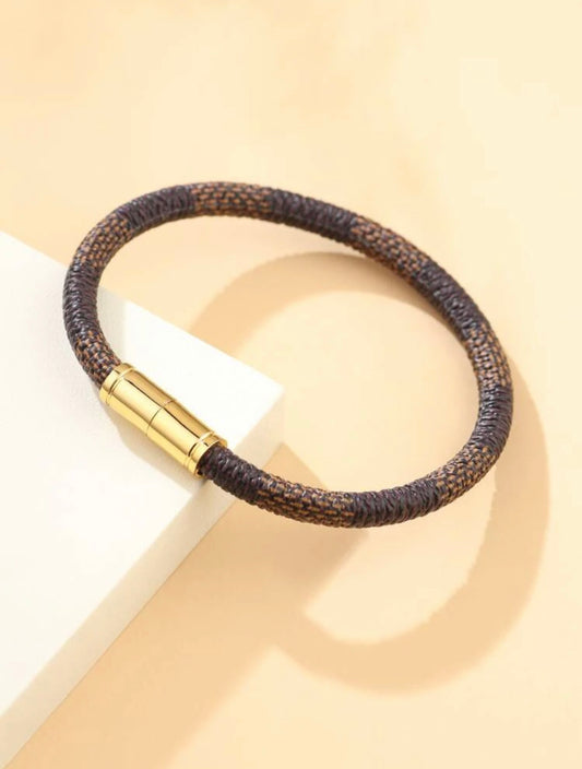 Mens brown leather bracelet with magnetic clasp