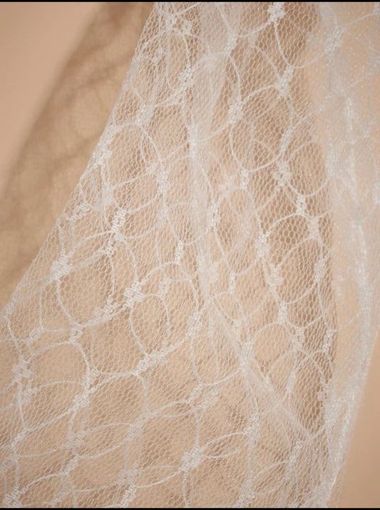 White fashion gloves with lace trim, Below the elbow